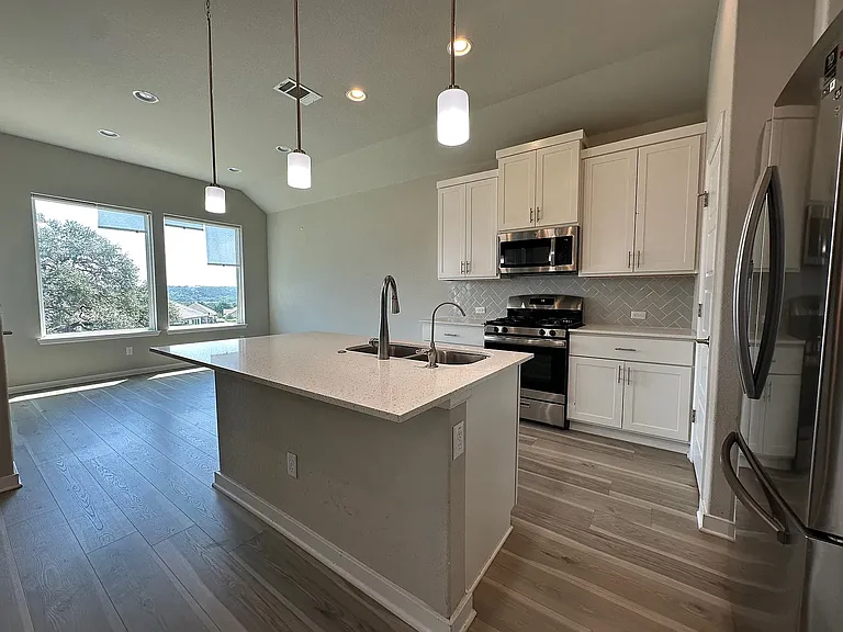 441 Saturnia Dr — Photo 5