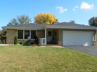 7956 S 13th St, Oak Creek, WI 53154
