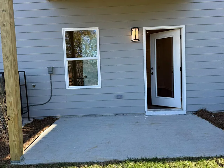 1455 Creekside Cir NW — Photo 3