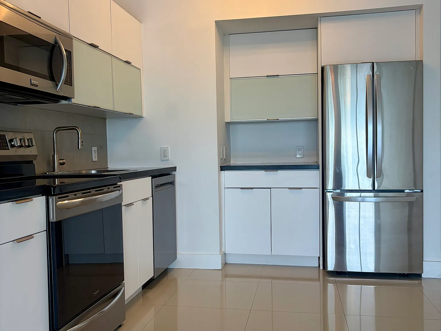 2 bed, 1080 sqft, $3,550 — Photo 4
