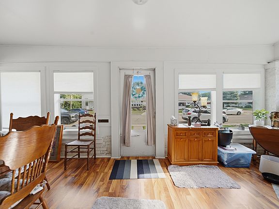5th image of 1010 W 5th St