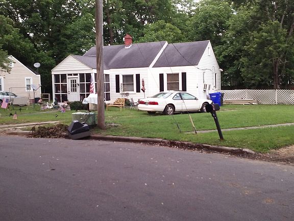 3rd image of 210 Arlington Cir