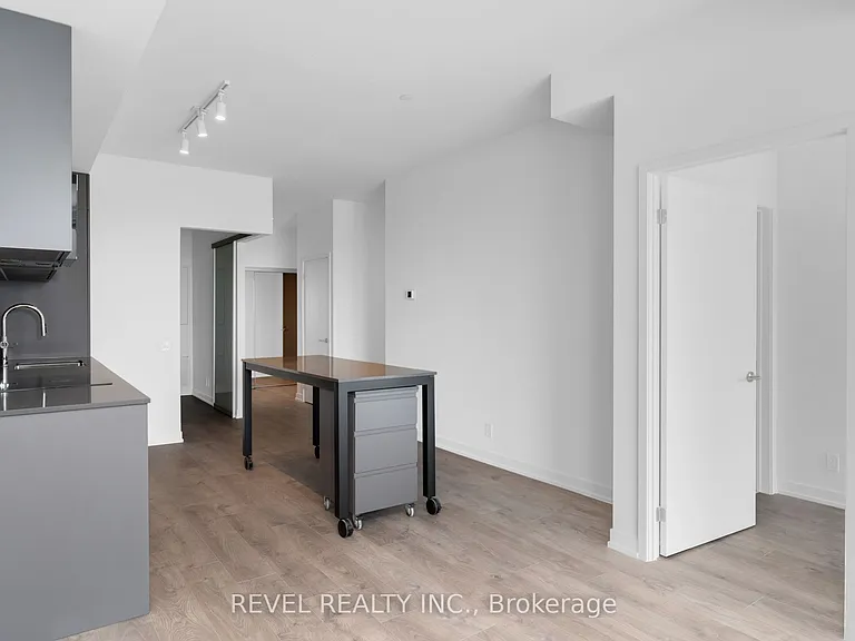 39 Mary St #1012 — Photo 10
