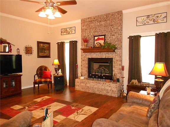 5th image of 373 Sugarberry Ave