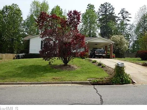 1614 Oberlin Dr, High Point, NC 27260