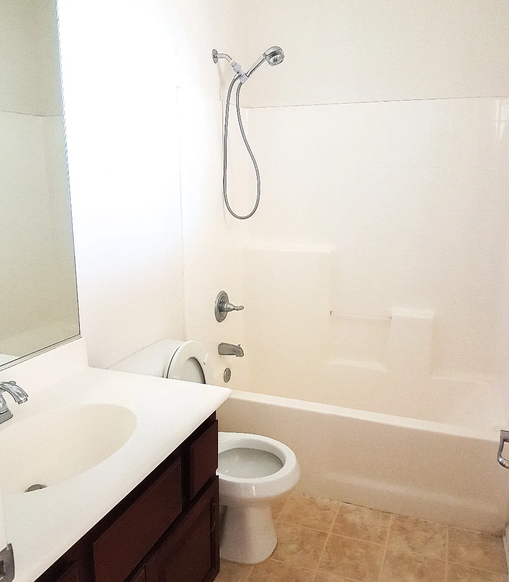 4 bed, 2632 sqft, $3,500 — Photo 2