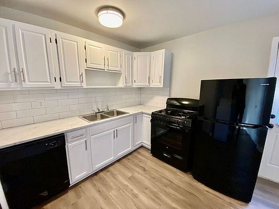 5th image of 10906 Newton Ave