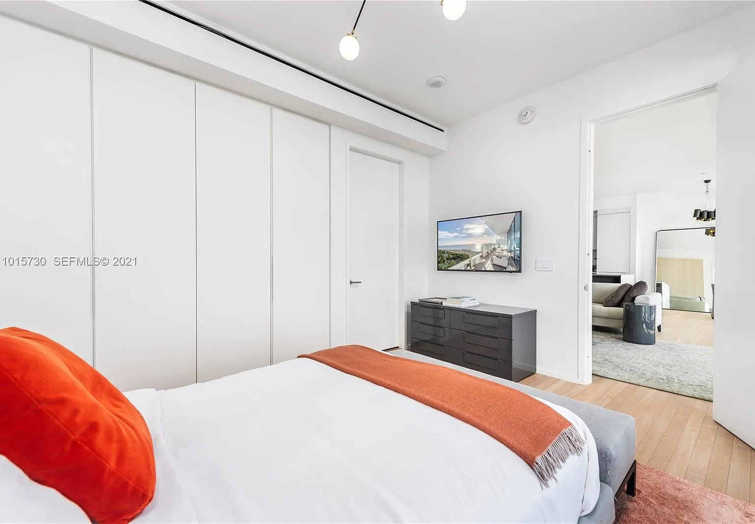 1 bed, 824 sqft, $16,000 — Photo 3