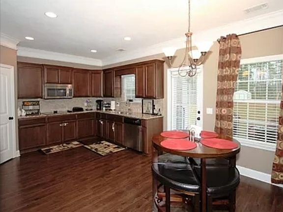 5th image of 436 Briarcrest Dr NE