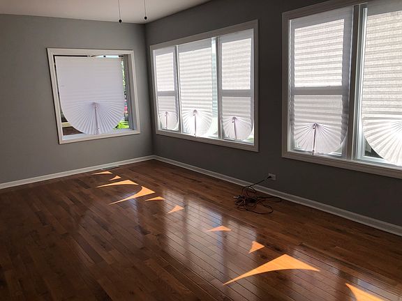 3rd image of 10727 S Avenue F