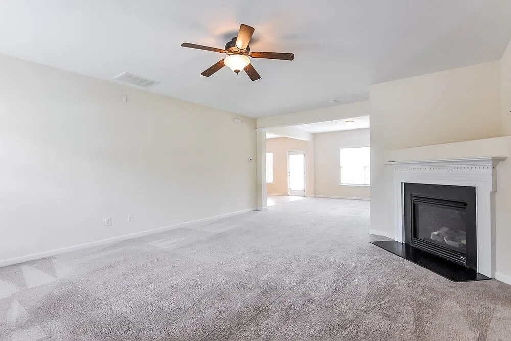 4 bed, 2.5 bath, 2375 sqft, $2,595 — Photo 4