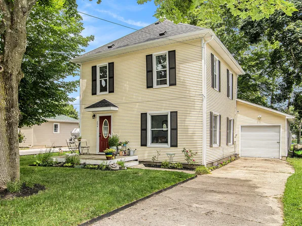 204 W 2nd St, Scottville, MI 49454