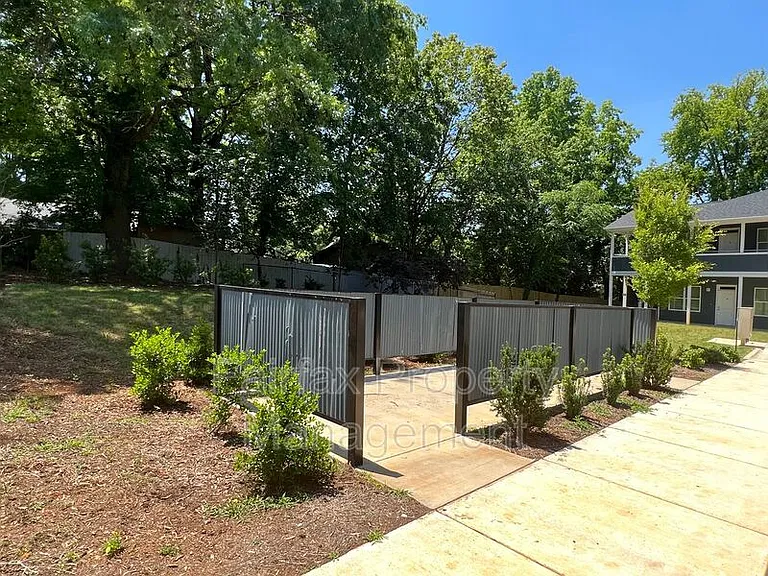 518 Boone St #104 — Photo 30