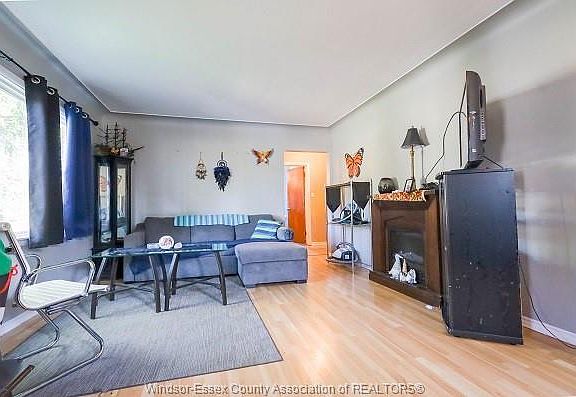 5th image of 3124 Bruce Ave