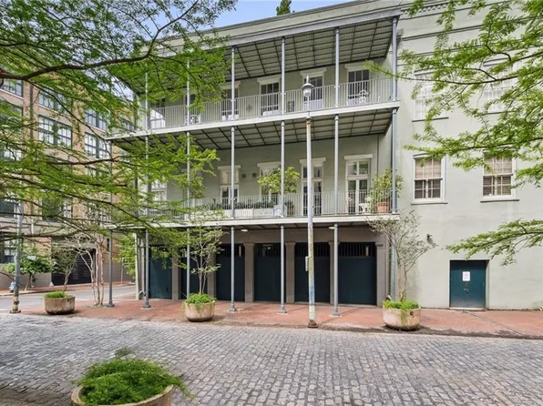 225 Girod St APT 302, New Orleans, LA 70130