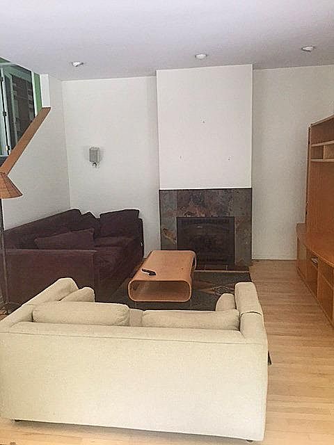 1st image of 747 Rose Dr