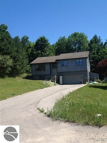 1st image of 853 N Glastonbury Cir