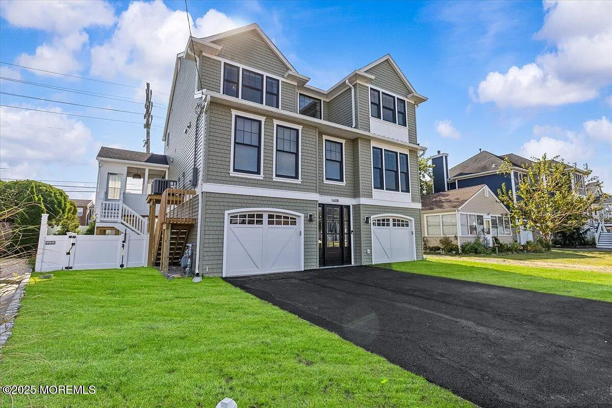 4 bed, 2900 sqft, $5,000 — Photo 1