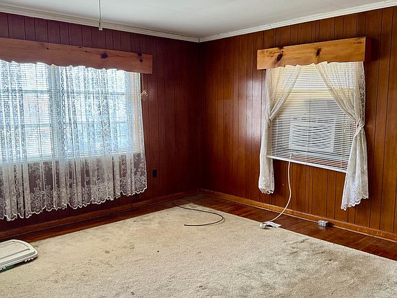 3rd image of 304 Skyline Dr