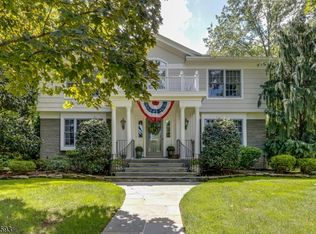 11 Mountain View Dr, Mountainside, NJ 07092