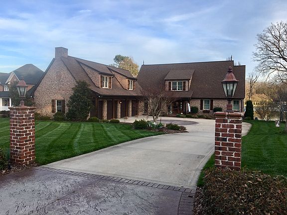 3rd image of 7965 Vista View Dr