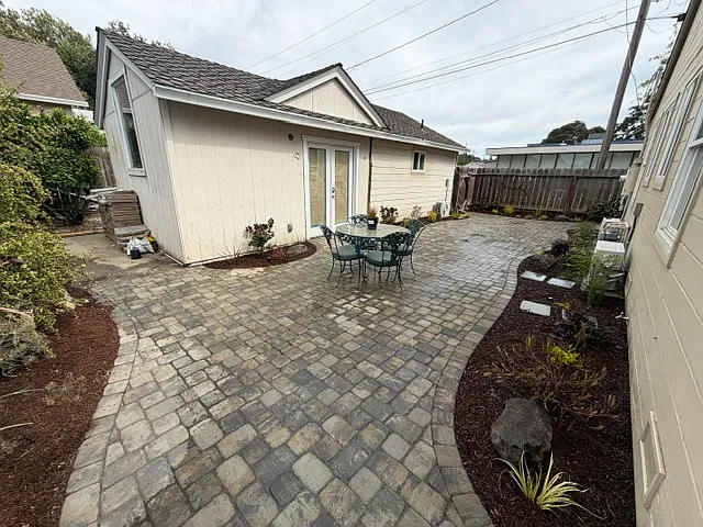 2639 Alhambra Ave — Photo 9