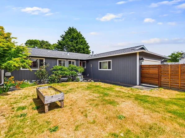 2325 Fischer Ln, Eureka, CA 95503