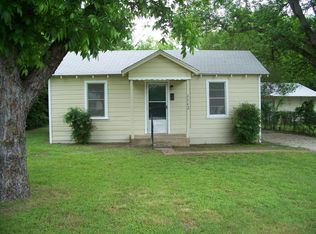 1112 Oxford St, River Oaks, TX 76114