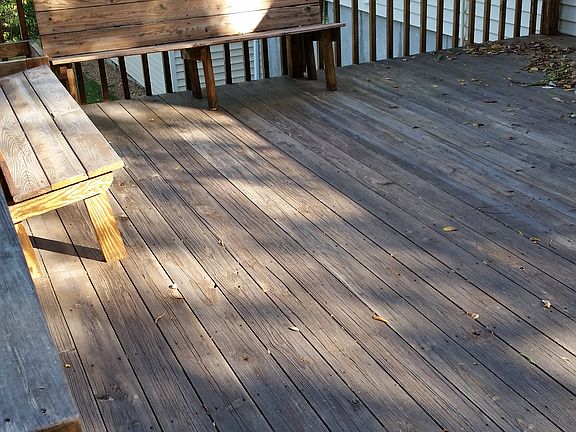 20x20 Deck w/ Bench & Tables