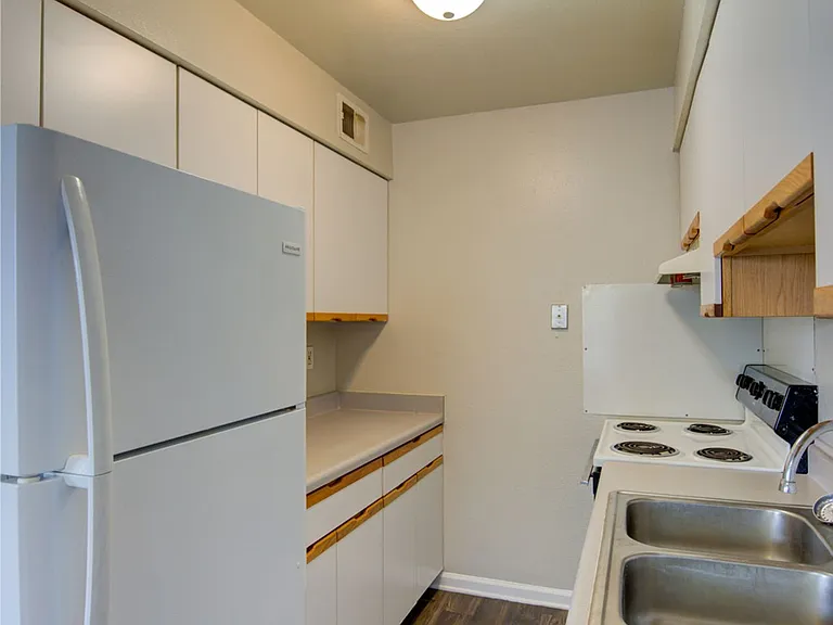 Willow Park Apartments — Photo 3