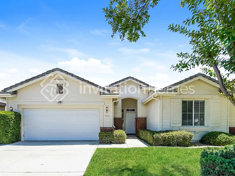 31864 Feather Creek Dr — Photo 1