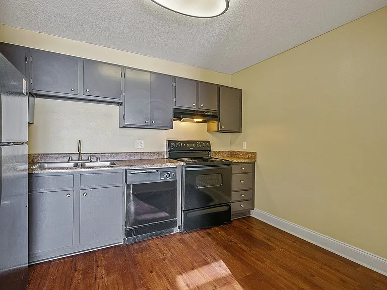 5th Avenue Apartments — Photo 30