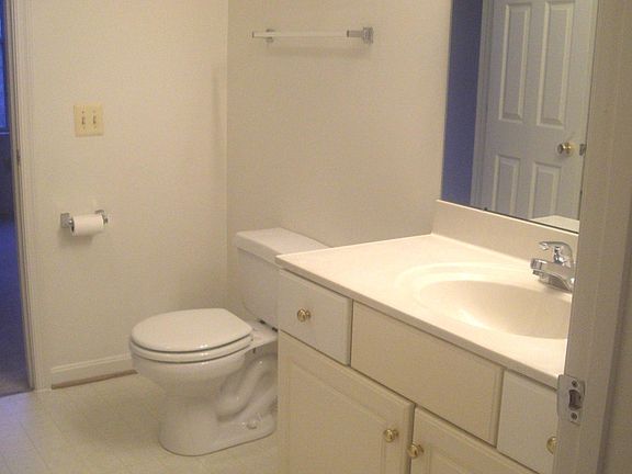 3rd image of 10019 Vanderbilt Cir #3-16