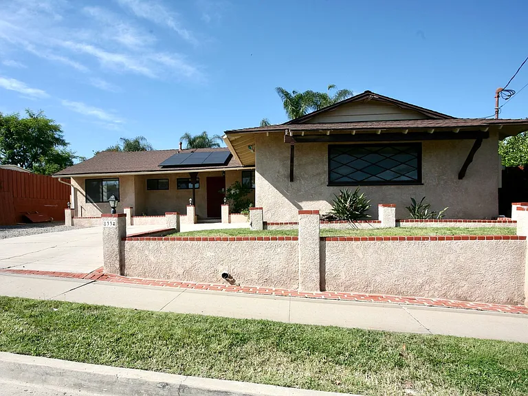 8334 Lake Ashwood Ave — Photo 2