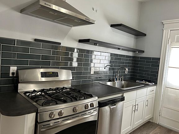 3rd image of 344 Woodward Ave Floor 1