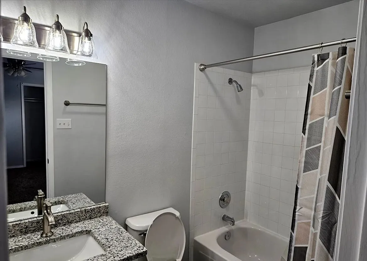 3 bed, 2.5 bath, 1348 sqft, $950 — Photo 4