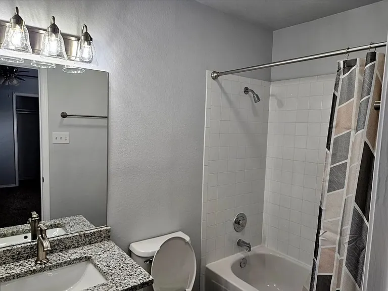 8014 Galaway Bay — Photo 4