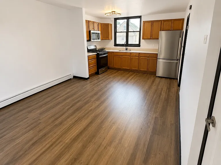 28 Monroe St #2 — Photo 1