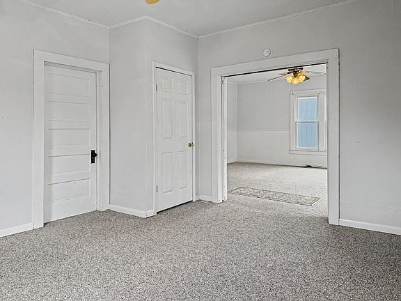 5th image of 164 College St