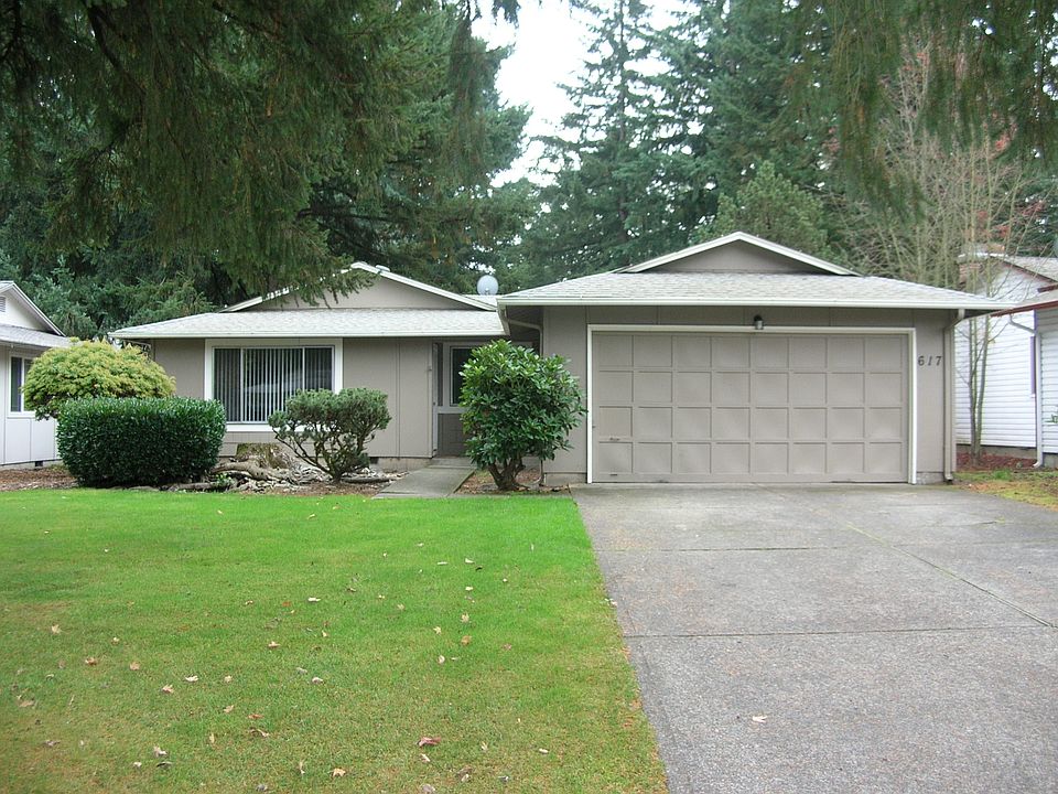 2nd image of 617 NE Pinebrook Ave