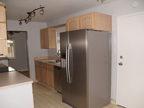 3rd image of 65 Viking Dr