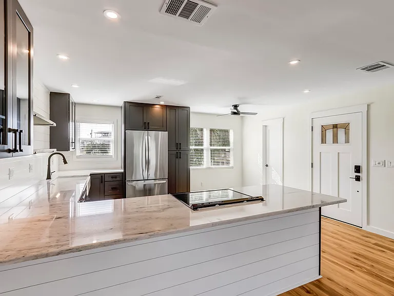 925 Tarpon Ave — Photo 9