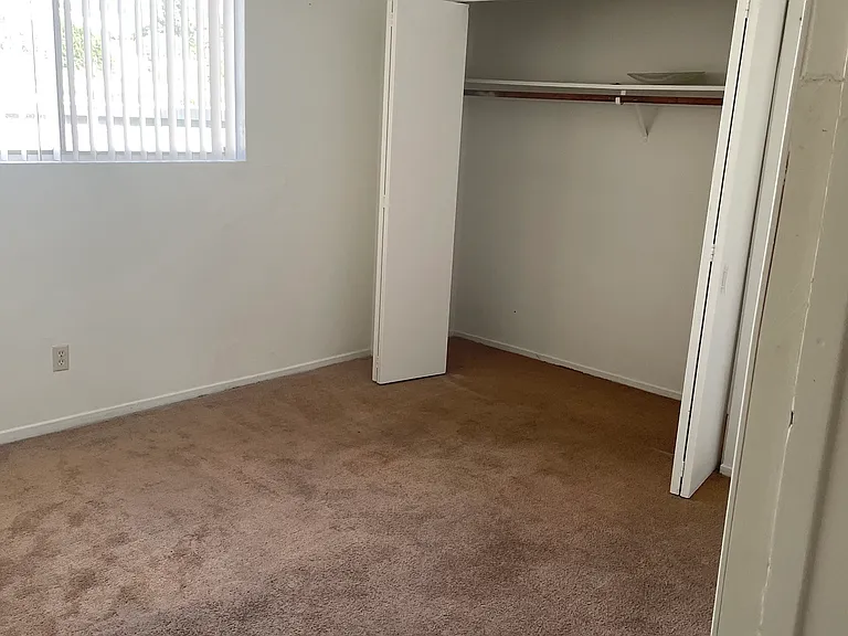 4246 Lockwood Ave — Photo 2