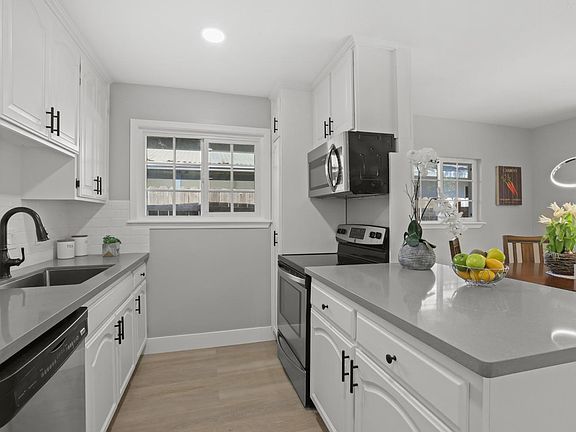 5th image of 1410 Gregory Way