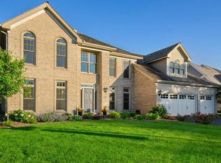 64 Hawkins Cir, Wheaton, IL 60189