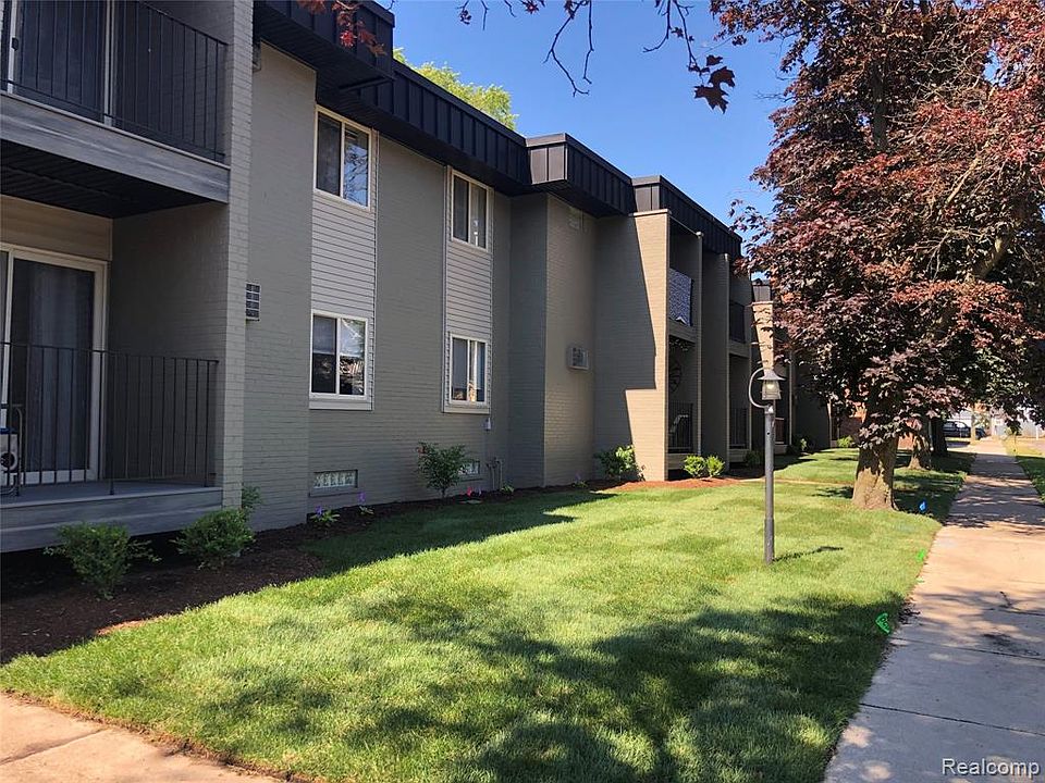 1st image of 925 W Laprairie St #209