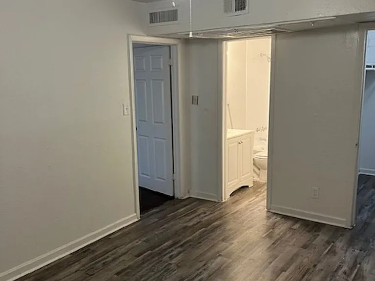 4810 Gaston Ave — Photo 34