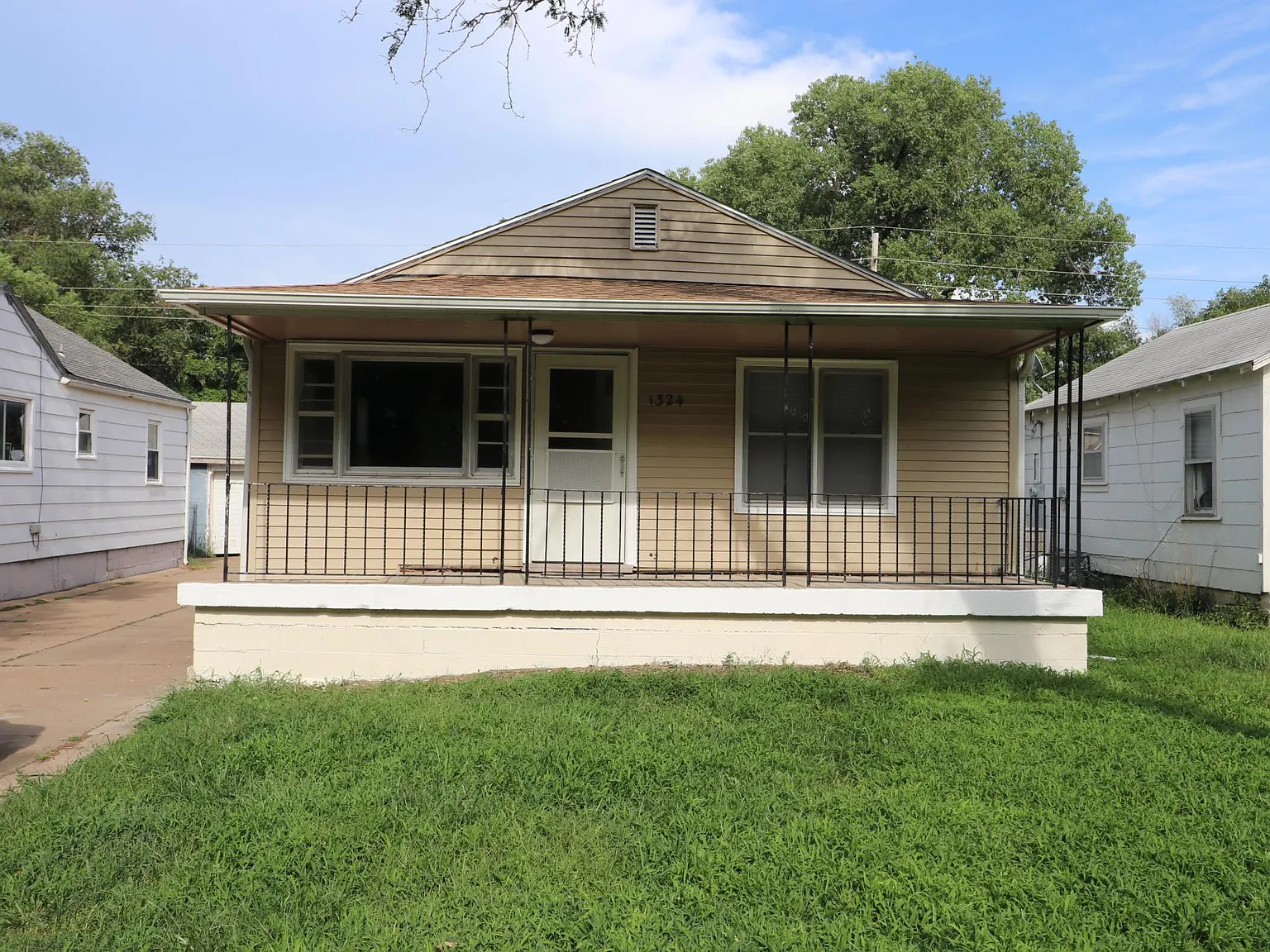3 bed, 1008 sqft, $1,250 — Photo 1
