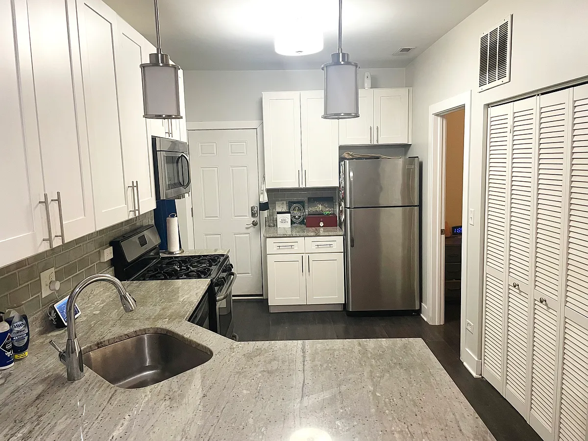 Building Photo - 1429 N Cleaver St #1R