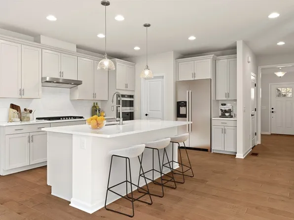 1 Lloyd Cir, Norton, MA 02766